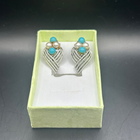 Vintage Coro Earrings Turquoise /Faux Pearl Silver Clip On - Picture 8 of 10